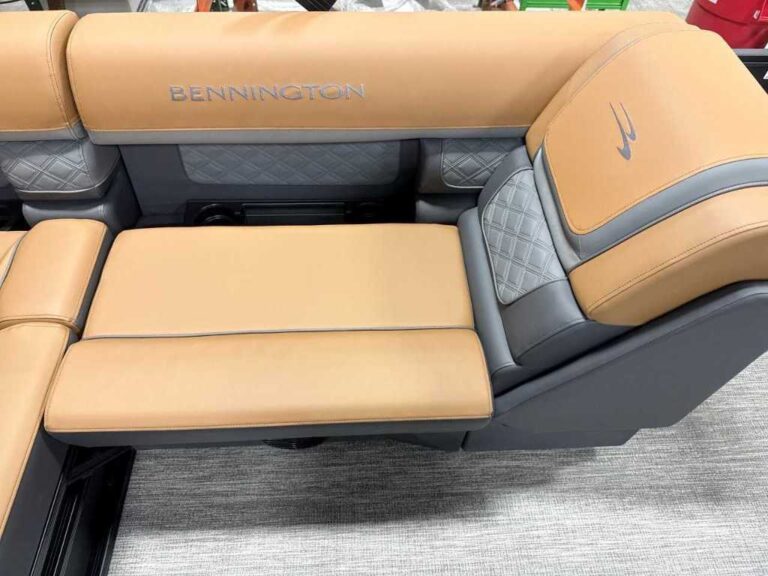 2026 Bennington 22SSB - SPS - Luxe - Blackout US-ETWS9328J526 [photo 7]